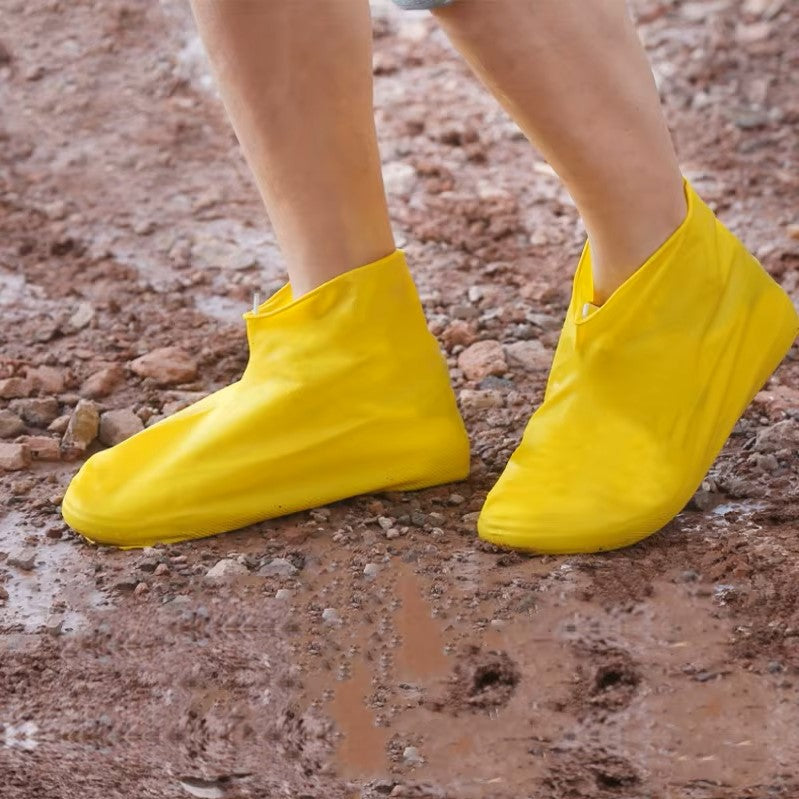 COUVRE-CHAUSSURE-JAUNE-MARCHE